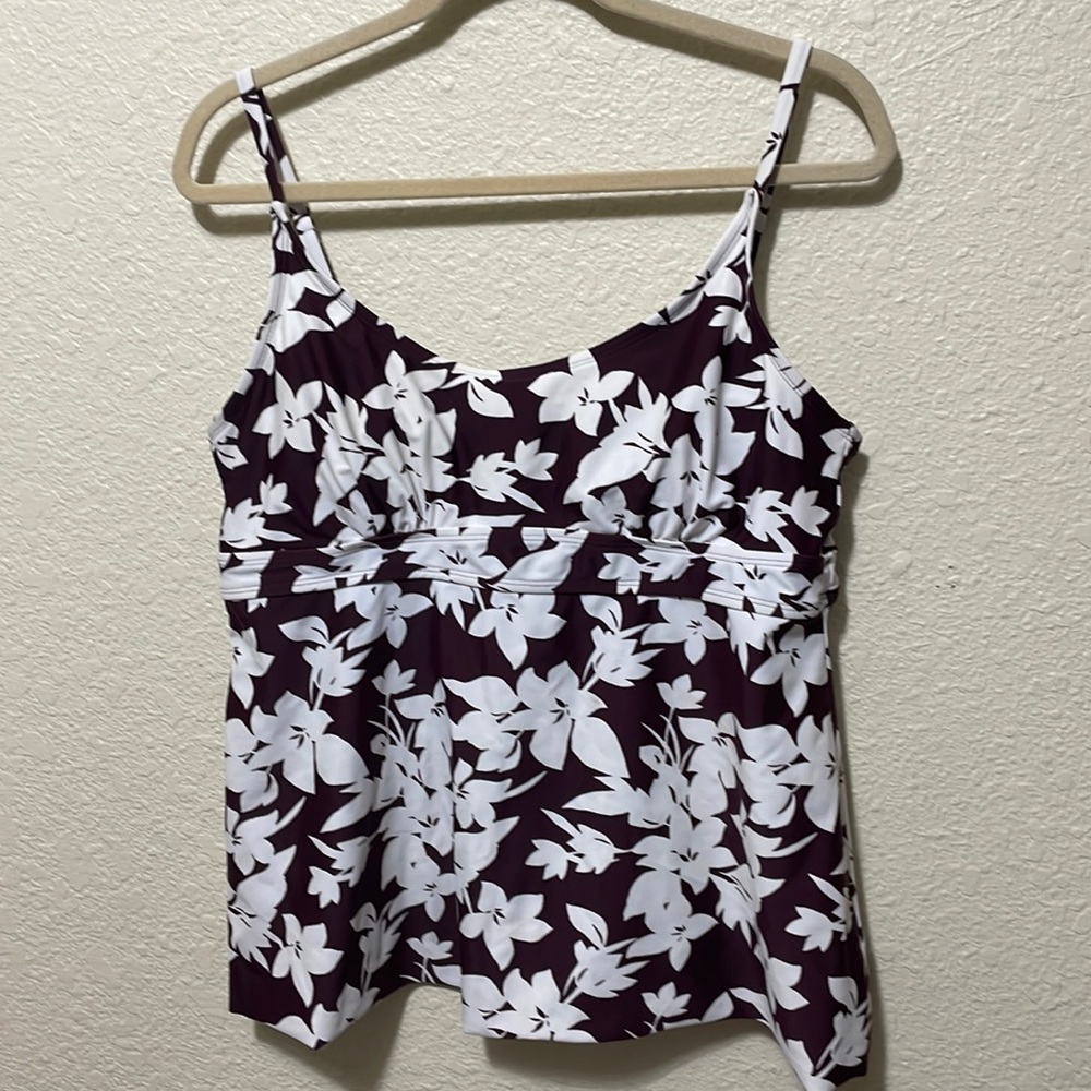 Kona Sol Women’s Brown And White Floral Swimsuit Top Only. Very Good Condition.